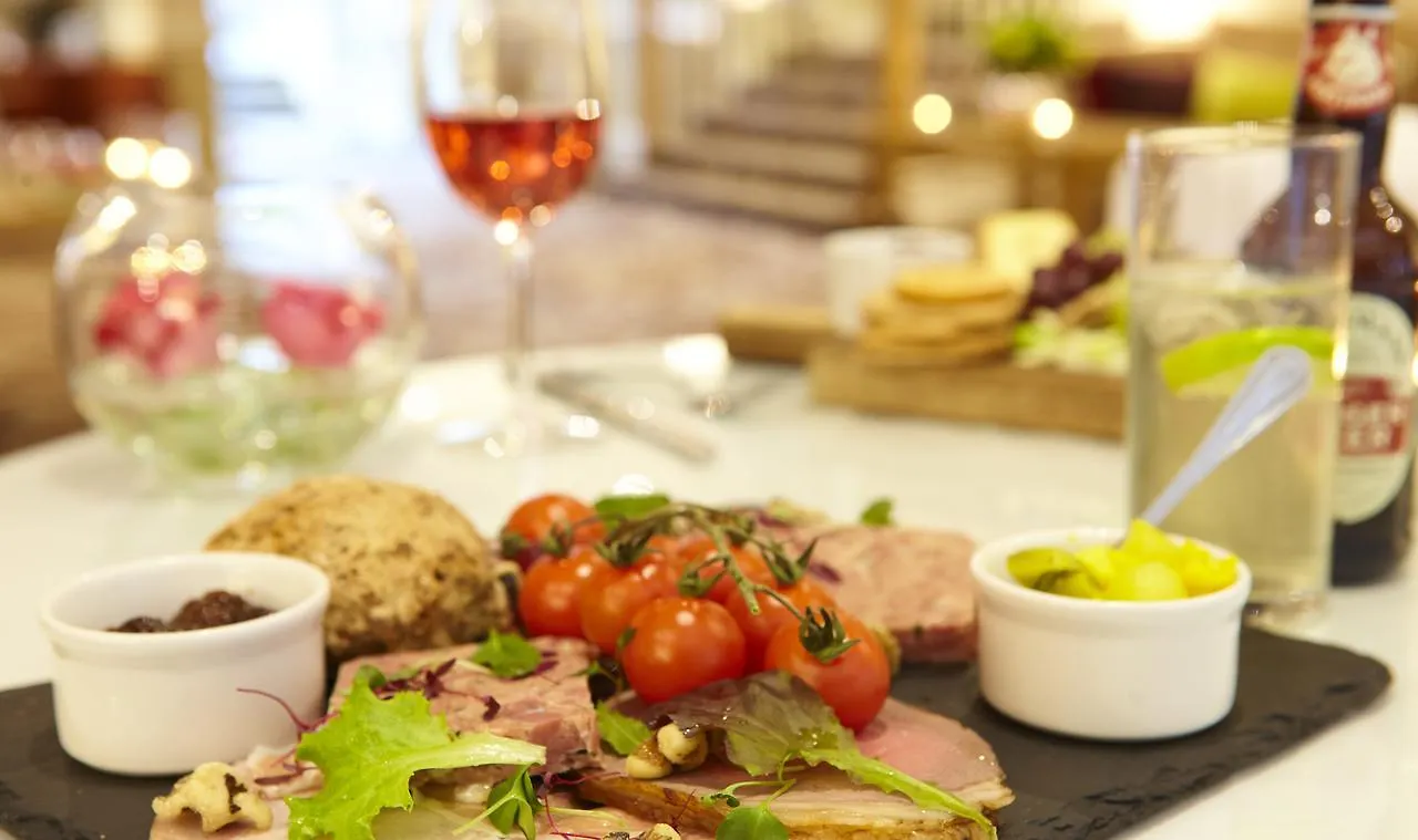 סקארבורו Palm Court Hotel